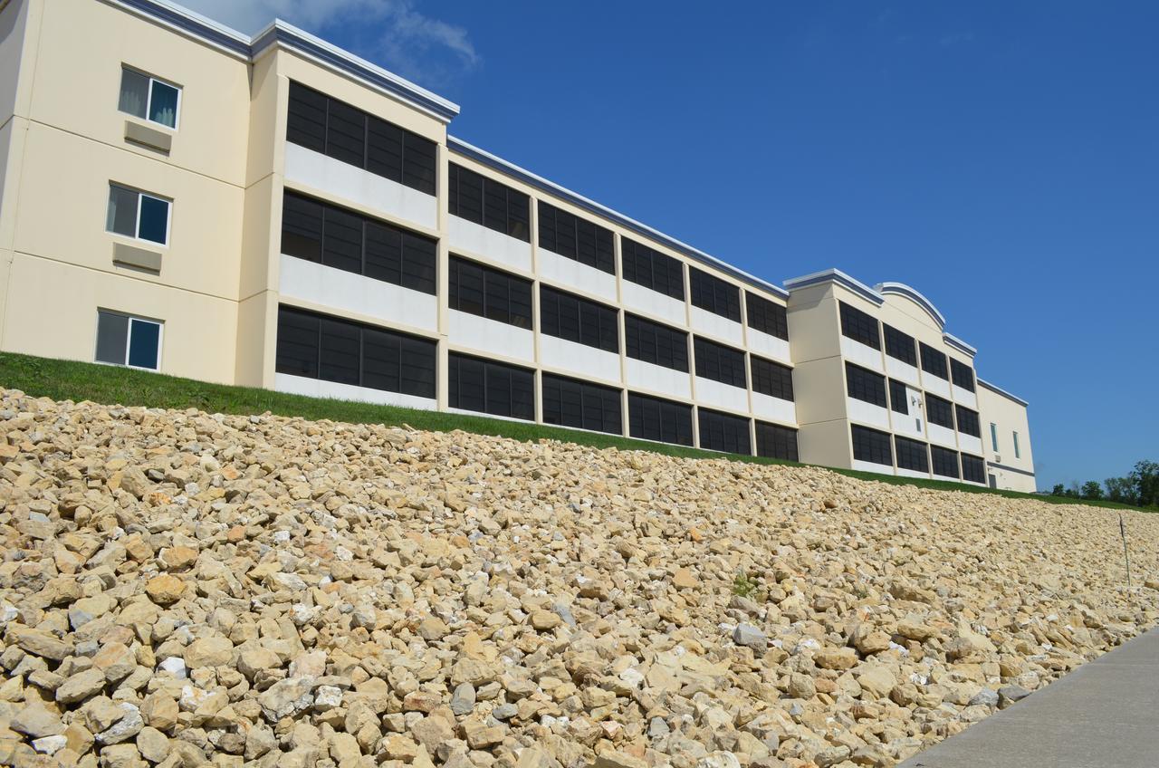 Baymont By Wyndham Bellevue Hotell Exteriör bild