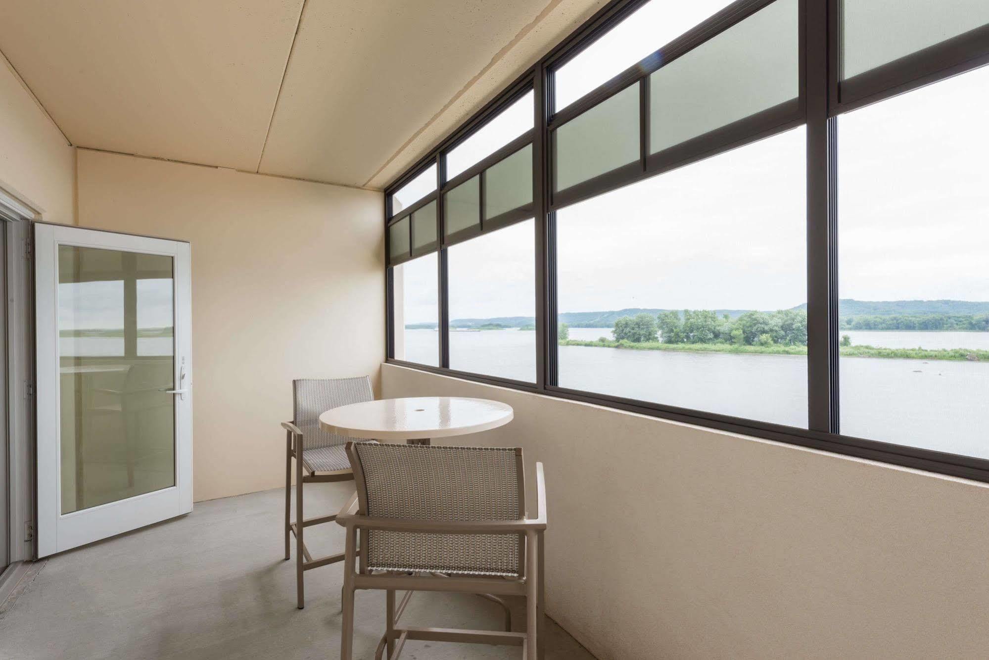 Baymont By Wyndham Bellevue Hotell Exteriör bild